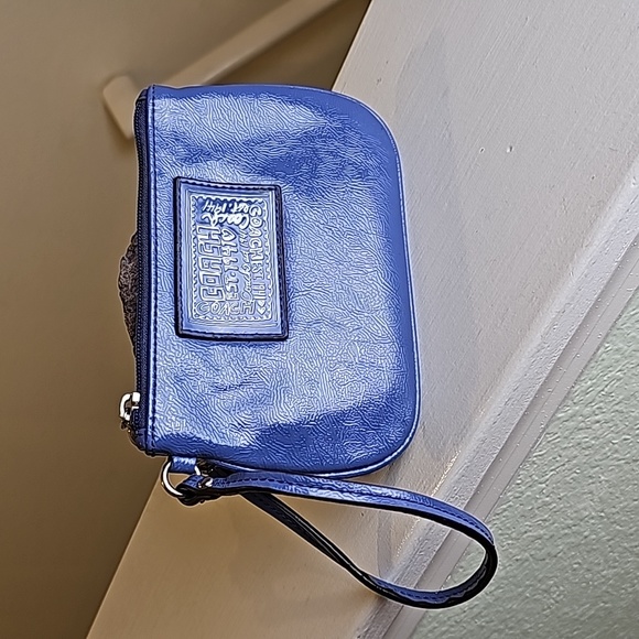 Coach Handbags - COACH Poppy Periwinkle Blue Silver Hardware Patent Leather Wristlet VGUC